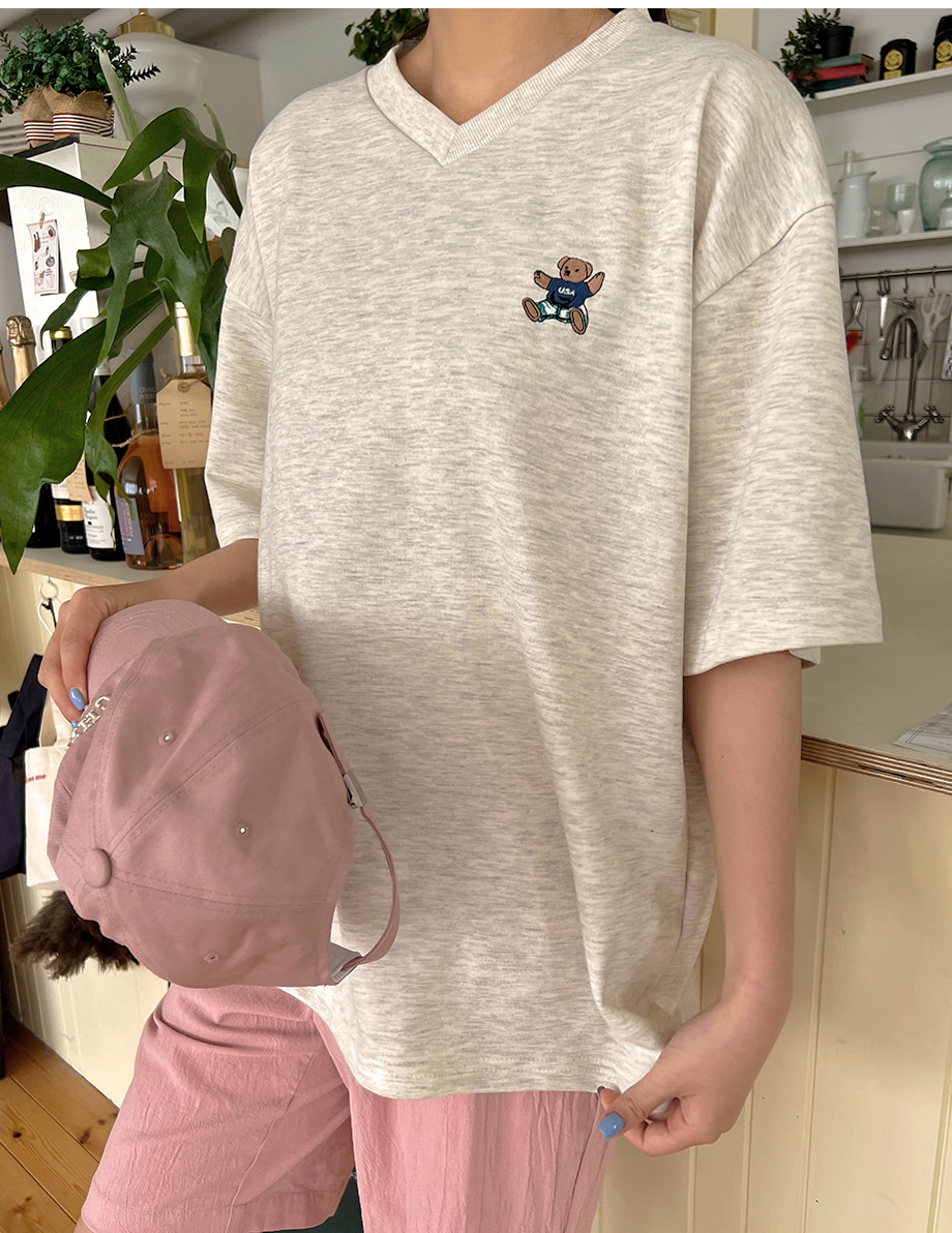 RIRINCO Ⅴネッククマ刺繍半袖Tシャツ
