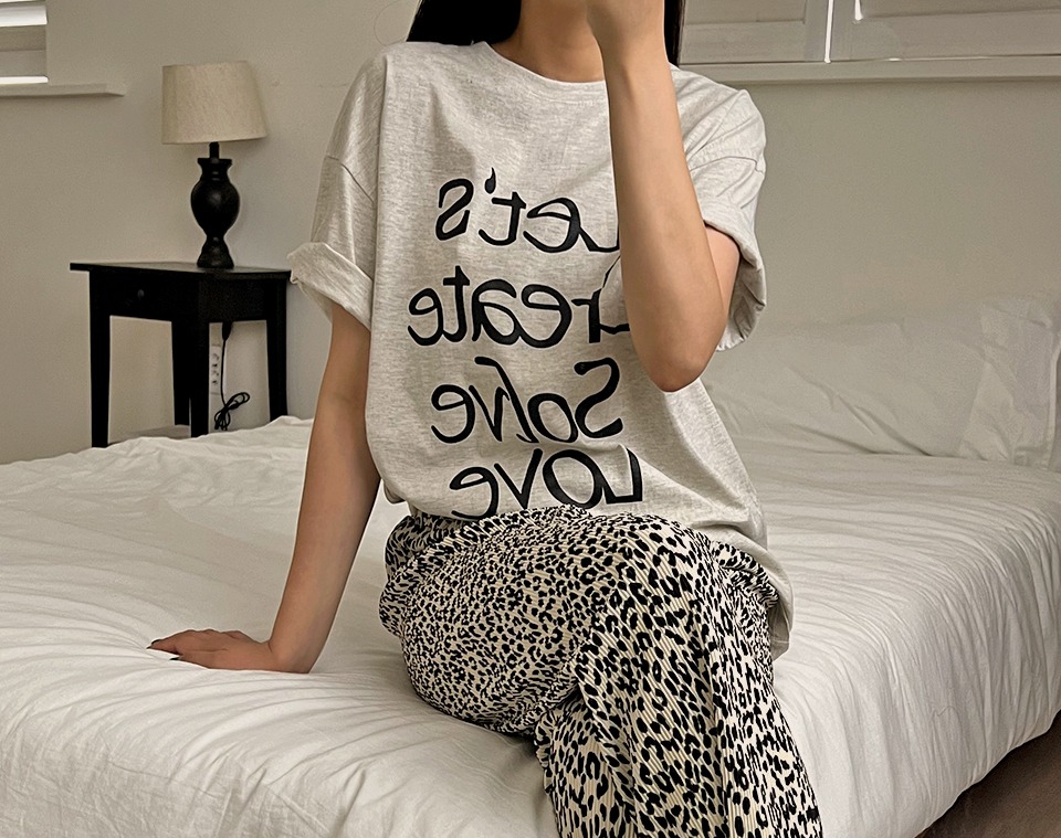 韓国 英文ロゴルーズフィット五分袖Tシャツ