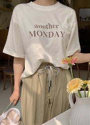 韓国 MONDAY英字ロゴTシャツ