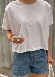 韓国 クロップド丈ショルダーパッドTシャツ